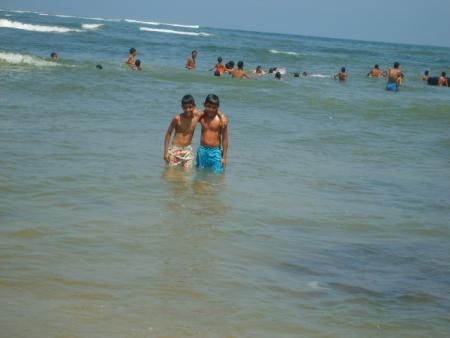 moi et mon frere a la plage